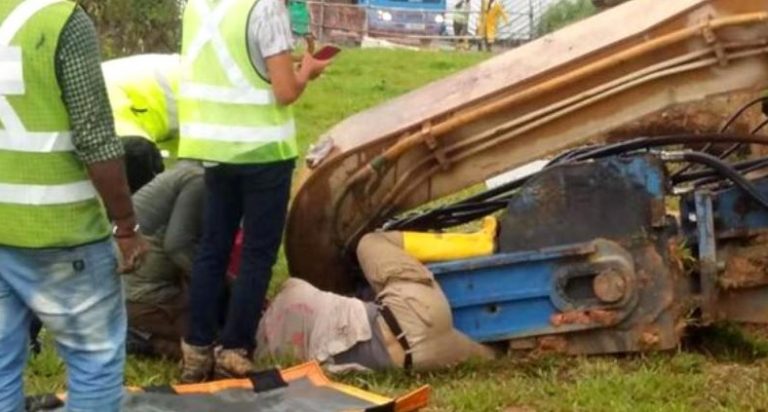 Un bărbat și-a pierdut viața după ce a fost strivit de cupa unui excavator