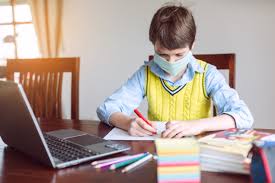 Părinții ezită să-și înscrie copiii la clasa pregătitoare, speriați de gândul că școala ar putea fi online la toamnă