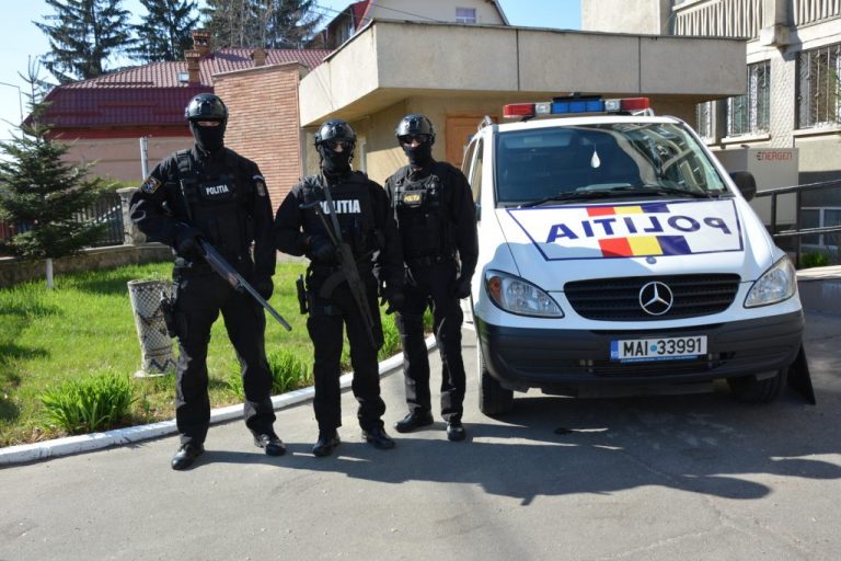 Trei tâlhari prinși de politiști, după o lovitură în Lugoj