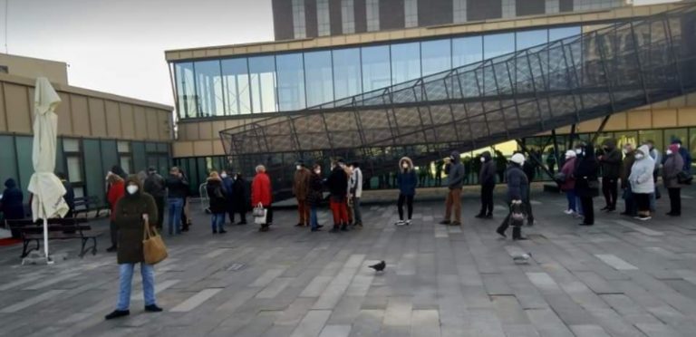 Timișorenii, la coadă pentru vaccinare. Peste 68.000 de persoane, imunizate în Timiș