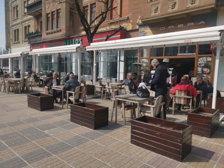 Timișorenii au ieșit la terase în prima zi după carantină FOTO