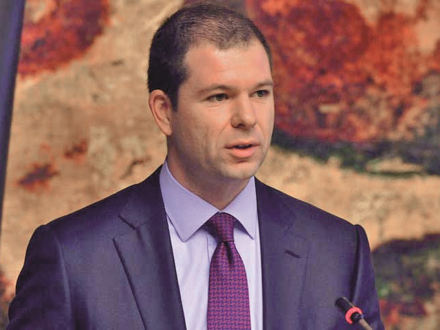 SIF Banat Crișana l-a reales pe Bogdan Drăgoi în fruntea societății. Acesta este fiul generalului în rezervă Dan Drăgoi și a fost, timp de trei luni, ministru de finanțe