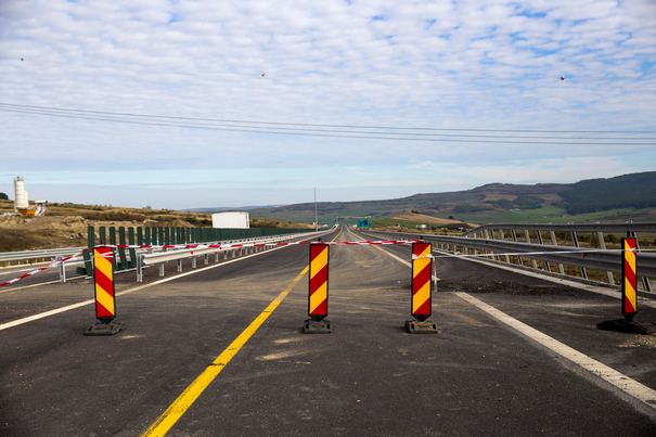Circulaţia pe autostrada A1 Deva – Sibiu este restricţionată luni pentru efectuarea unor lucrări