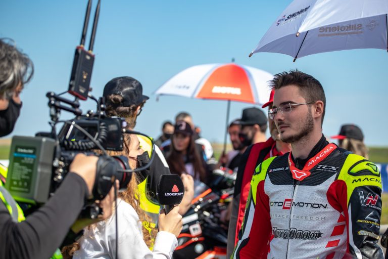 Timișoreanul Vlad Neaga câștigă prima etapă 2021 din OMV MaxxMotion MotoRC