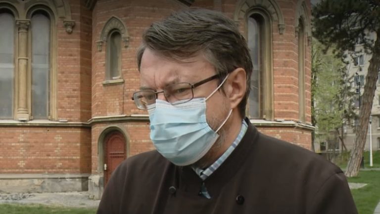 Secțiile de terapie COVID seamănă cu imaginea iadului.  Mărturia cutremurătoare a părintelui care se roagă la patul bolnavilor