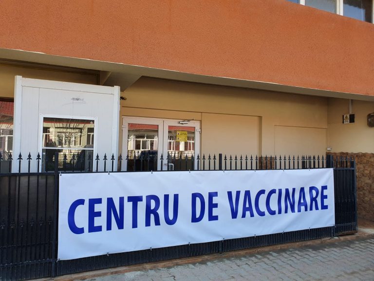 Se închid mai multe centre de vaccinare din Timiș