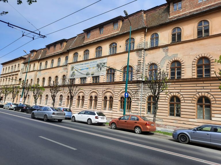 Un colegiu, găzduit de o splendidă clădire de patrimoniu din centrul Timișoarei, intră în reabilitare