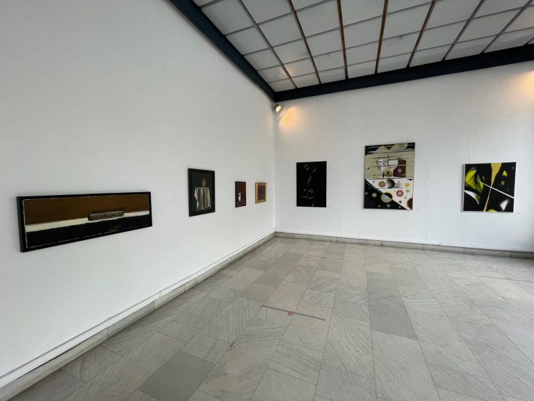 Expoziția OMAGIU TOMA VIOREL (1944-2021) – pe simezele Galeriei de Artă „Helios”