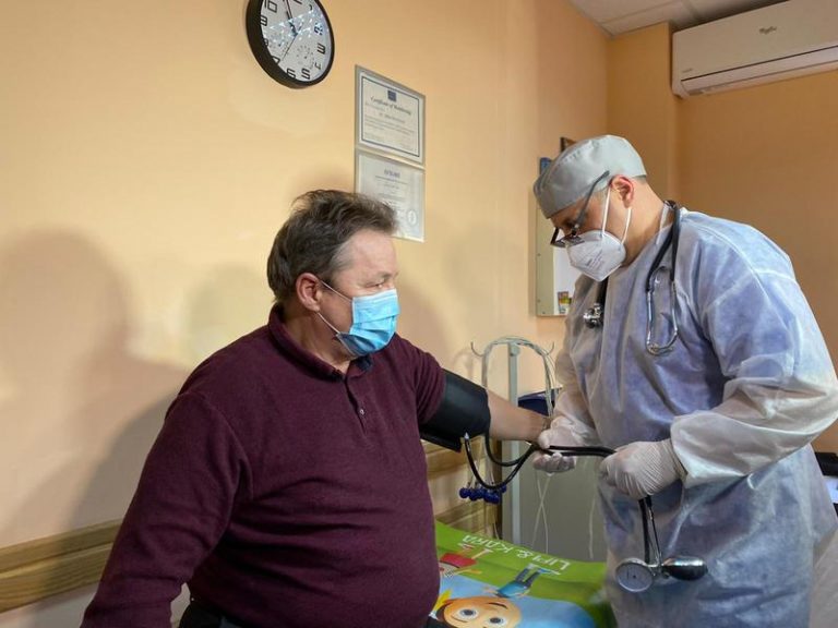Vaccinarea contra Covid-19 în cabinetele medicilor de familie a început cu județul Timiș. Cum se desfășoară