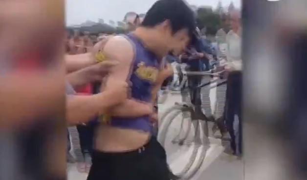 Un bărbat înarmat cu un cuțit a înjunghiat 16 copii și două cadre didactice, la o grădiniță. Suspectul a fost reținut