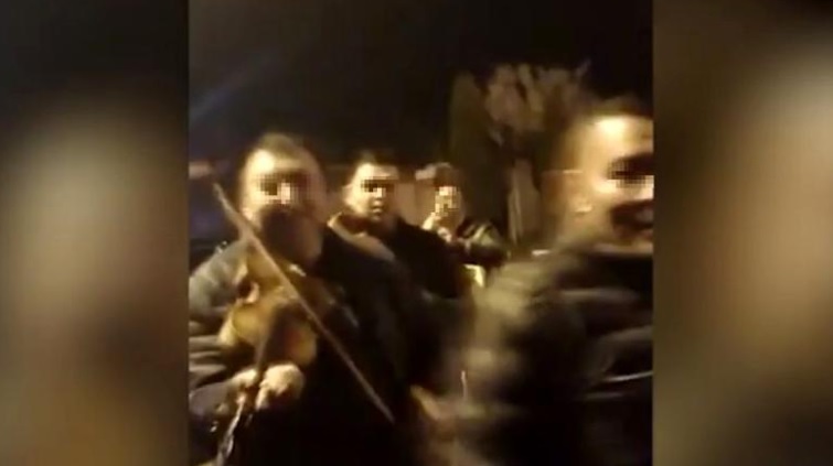 Un primar PSD a petrecut cu lăutarii în stradă, în miez de noapte