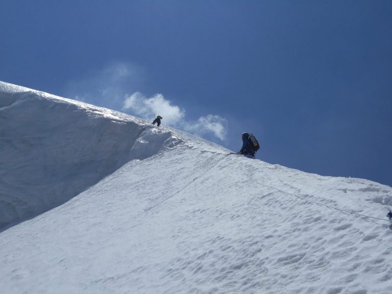 Expediția lui Horia Colibășanu, în stand-by. Cortul alpinistului, surprins de o avalanșă