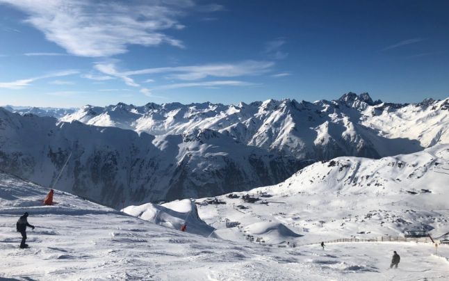Un băiat de 12 ani, accidentat la schi în Austria, somat să plătească o sumă imensă unei societăți din țara respectivă