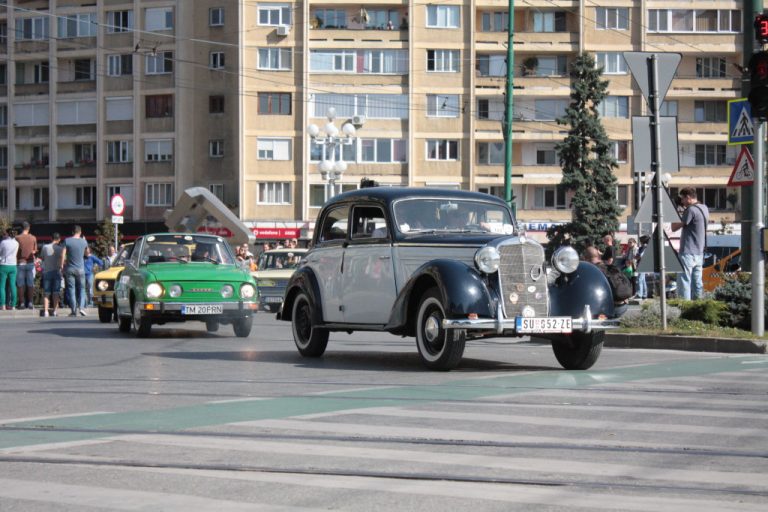 Mașinile de epocă, în plimbare prin Timișoara