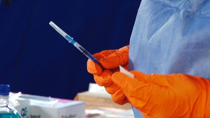 Start în vaccinarea la Centrul drive-thru din Calea Şagului .Still036