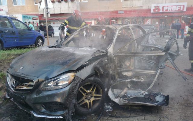 UPDATE. O mașină din Arad a explodat. În autovehicul se afla fostul socru al deputatului PNL Sergiu Bîlcea
