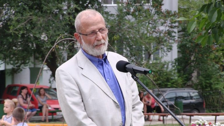 „Prefer să fiu învinsul mizelor mari decât triumfătorul derizoriului” Interviu cu sculptorul Vlad Ciobanu