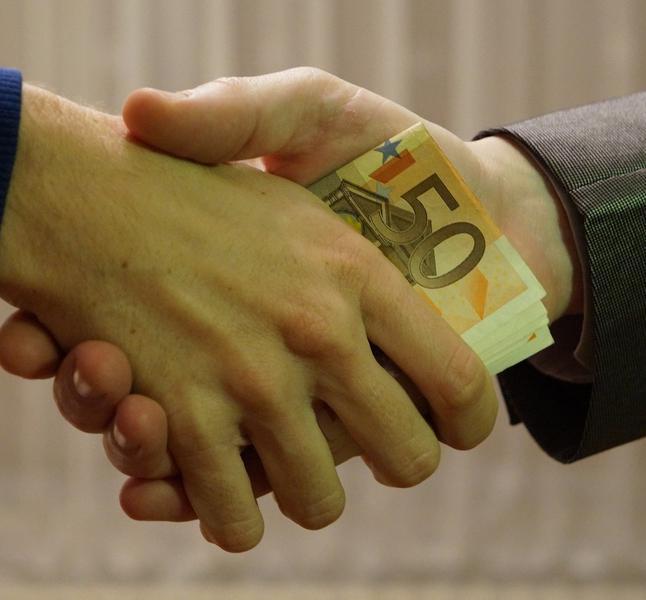 Profesor universitar, condamnat la închisoare pentru luare de mită