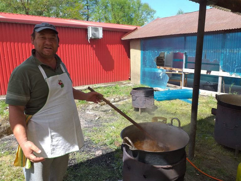 Prima parte din „Vino la Rudăria” se încheie cu succes la mulsul oilor