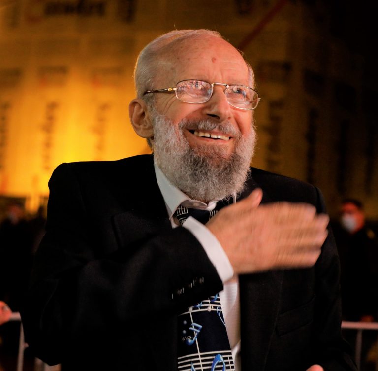 Omul cu chitara a plecat să cânte în alte părți mai bune