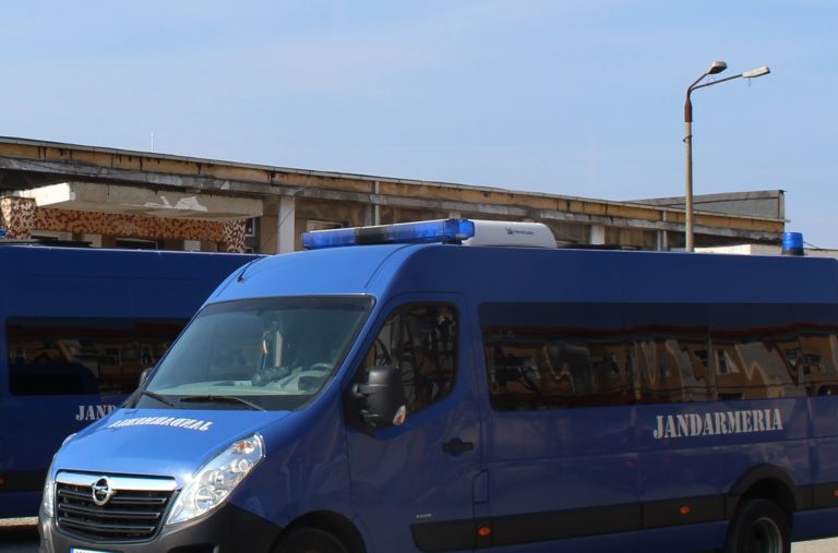 Un urmărit pentru furt a fost depistat de jandarmi