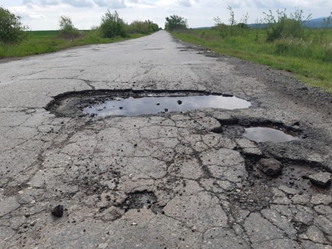 Peste 60 la sută din autostrăzile și drumurile naționale din România au durata de serviciu depășită