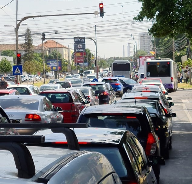 Traficul din zona Cetății – Bogdăneștilor a devenit un coșmar VIDEO