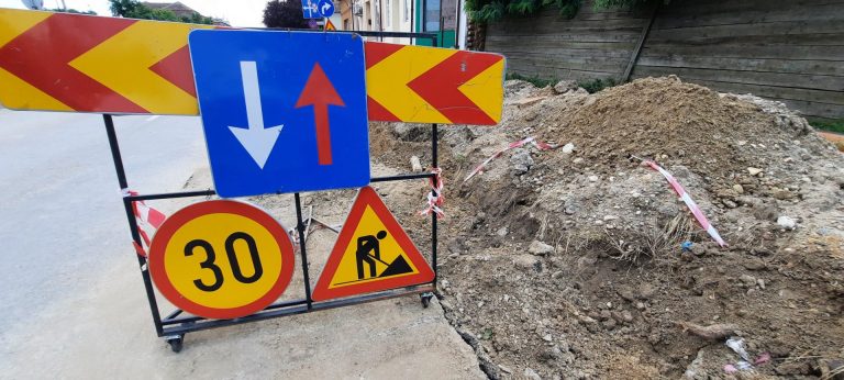 Închideri și restricții rutiere în vederea continuării lucrărilor de infrastructură sau canalizare