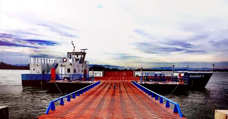 Se circulă, din nou, cu bacul pe Dunăre. Curse regulate pe fluviu între România și Serbia, la Moldova Nouă