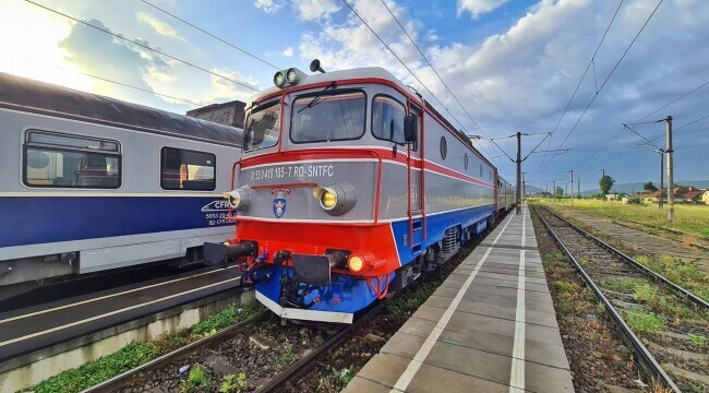 Se întâmplă în România… Un tren a plecat din stație la ora la care trebuia să ajungă la destinație