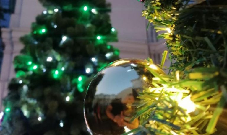 Primarul Aradului anunță cumpărarea unui brad artificial de 20 de metri: ”Nu, n-a venit Crăciunul, dar ne pregătim!”