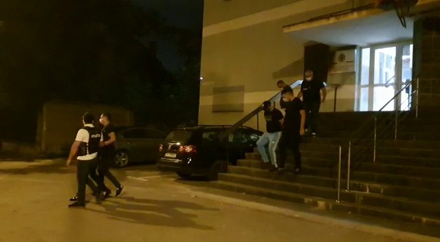 Tâlhari, reținuți de polițiștii din Timiș. Au intrat într-o casă cu cagule pe față