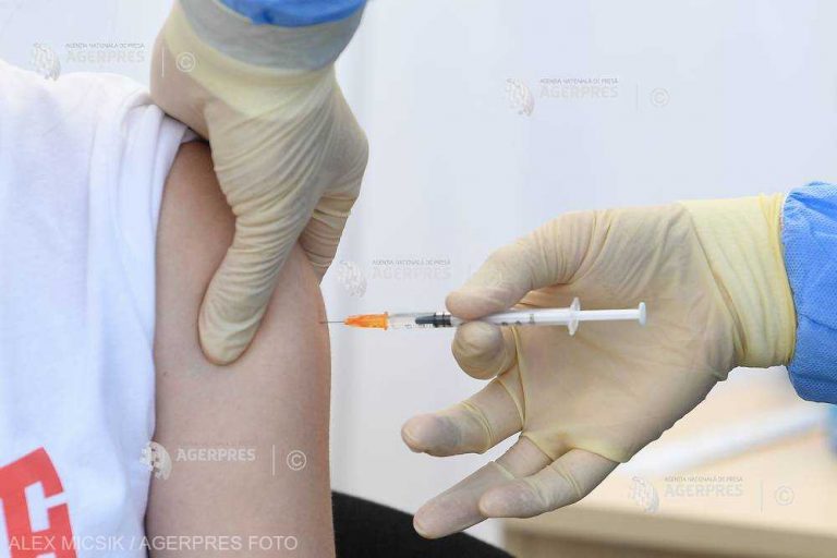 Începe imunizarea tinerilor cu vârste între 12 şi 17 ani cu vaccinul Spikevax de la Moderna