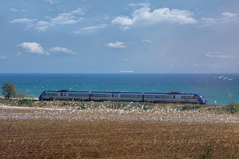 „Trenuri bine păzite”, trenuri  pierdute pe câmp! Rușinea fără sfârșit a Căilor Ferate Române