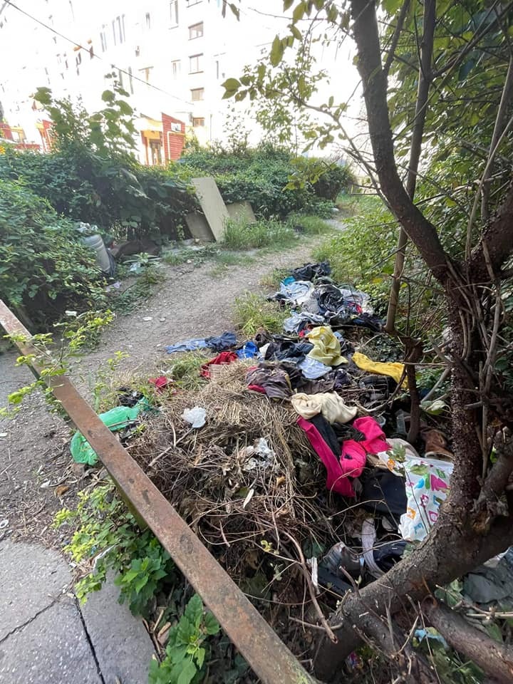 Rampă clandestină de gunoi, pe o stradă din Timișoara