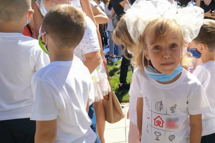 Prima-zi-de-scoala-masca-1-1-1024x683