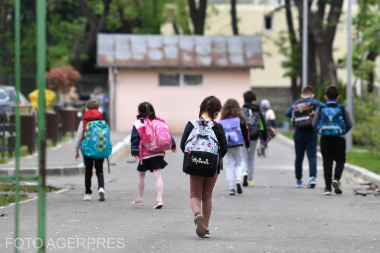 Elevii mai multor școli din Timișoara merg la școală după-masa. Lista completă