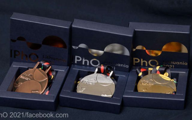Trei medalii de aur și două de argint pentru elevii români la Olimpiada Internațională de Fizică 2021