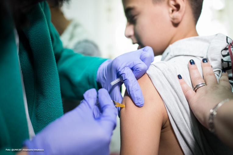 Dozele de vaccin pentru copii ajung, astăzi, în România. Câte primește Timișoara
