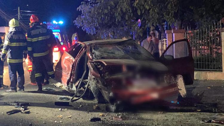 Accident șocant: Un tânăr și-a confundat fosta iubită, care a urcat în mașina altui băiat
