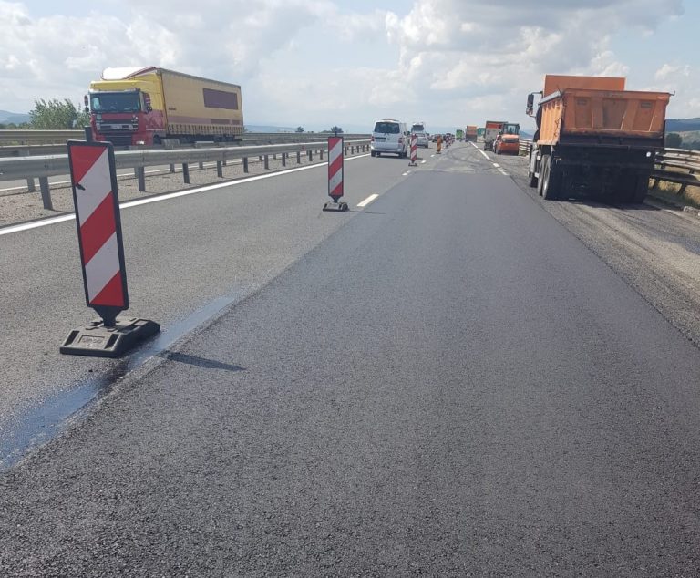 Benzi închise pentru lucrări pe autostrada spre Ungaria