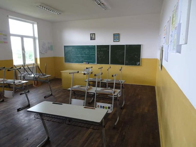 Aproape 200 de posturi de directori de școli și grădinițe, la concurs în Timiș