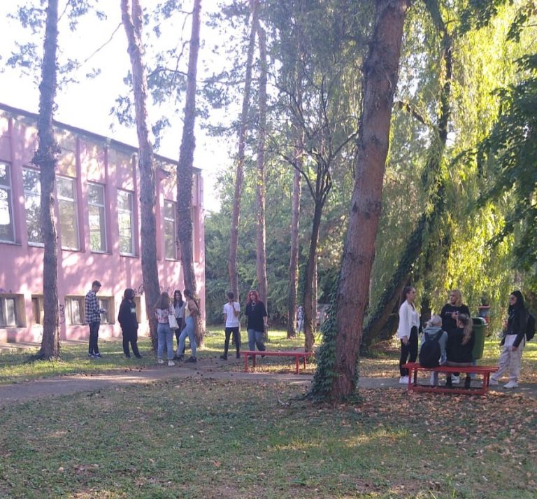 Țigările „poștite” deschid larg ușa Covidului