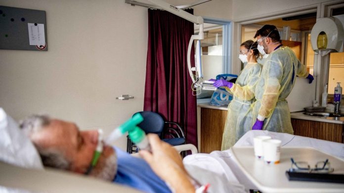 medic-pacient-spital-covid-heptafoto-1070x600