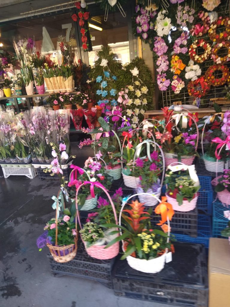 Mare dilemă mare: flori pentru dirigintă vs. energizante și țigări