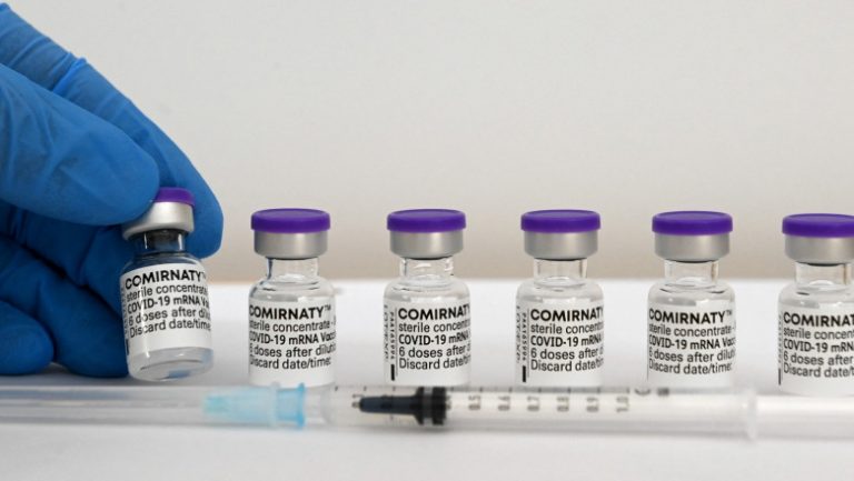 CNCAV: O nouă tranşă de vaccin Pfizer soseşte luni în România