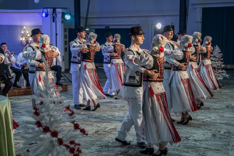 Ansamblul Banatul, pe scena Festivalului Național de Folclor „Ioan Macrea” de la Sibiu