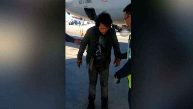 Un migrant a zburat trei ore în trenul de aterizare al unui avion. Angajații aeroportului, la destinație: „A supraviețuit”