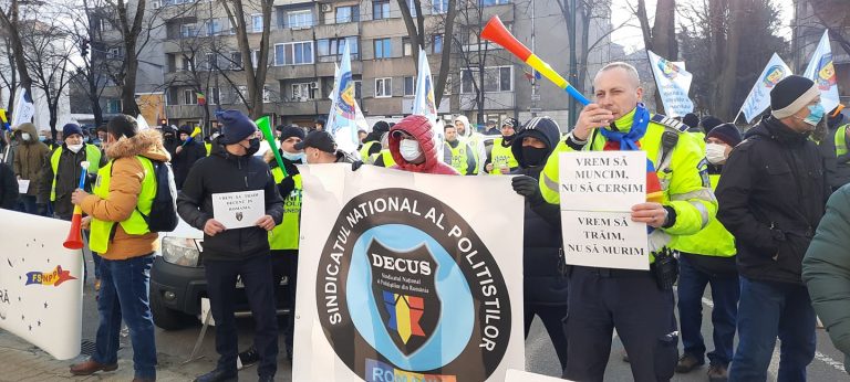Polițiștii din Timiș au ieșit la protest. Care sunt nemulțumirile lor FOTO-VIDEO