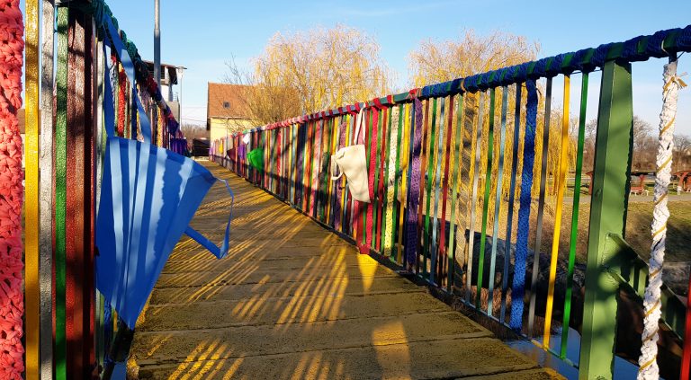 Acțiune caritabilă a echipei „Croșetăm povești și poduri”, la finalul proiectului „Podul de Poveste” FOTO